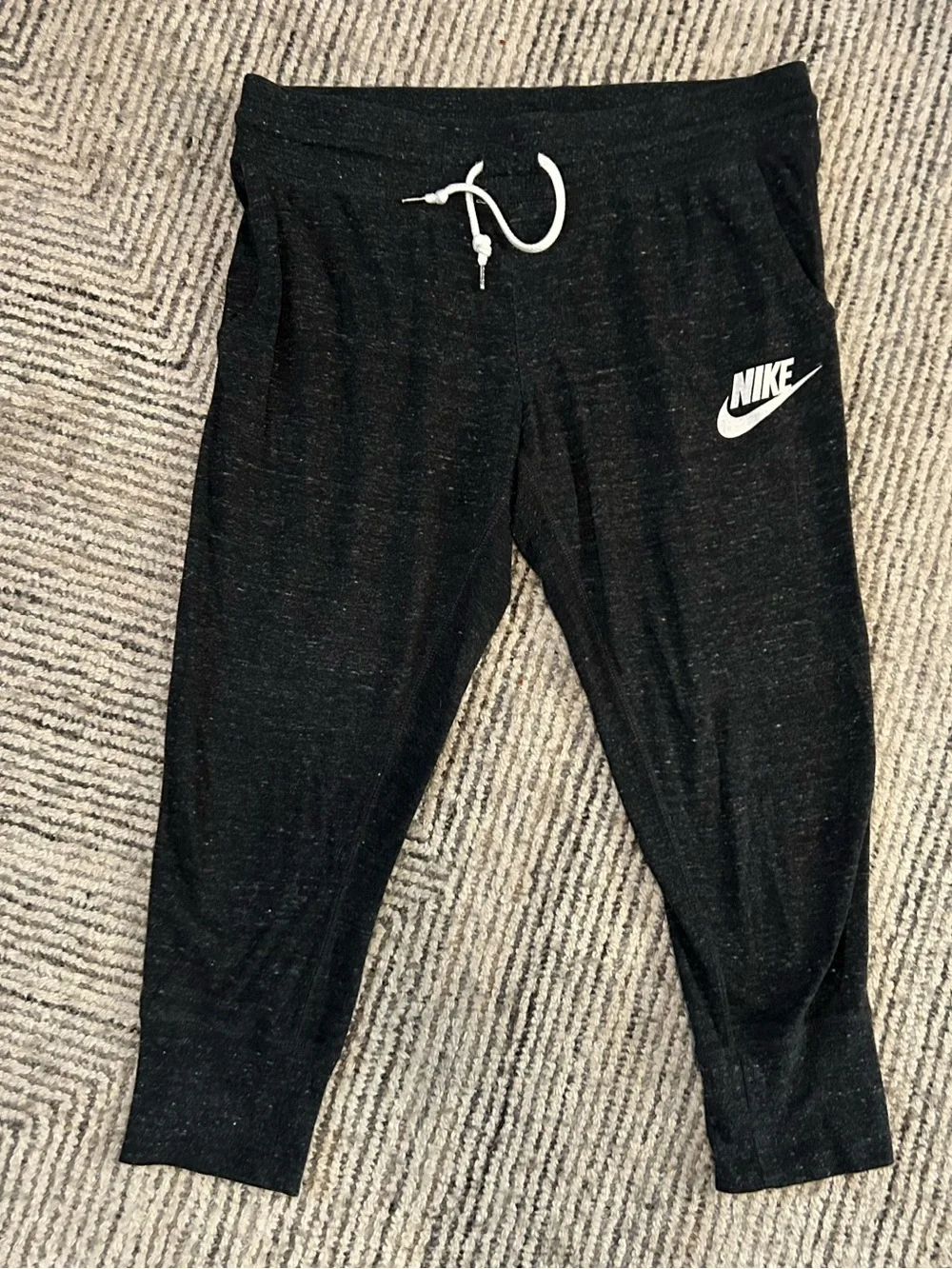 Nike Y2K  Women’s Capri Crop Sweatpants Black Jogger Drawstring Size Medium